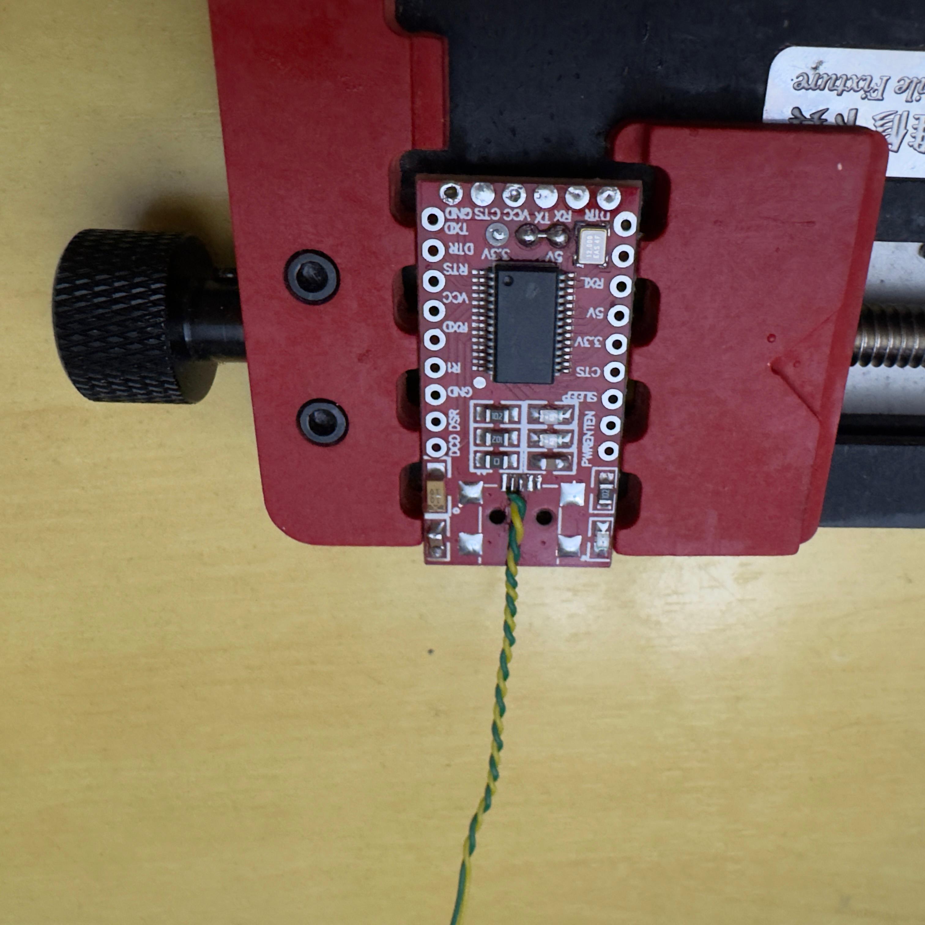 Twisted yellow/green pair on the battery PCB data pads